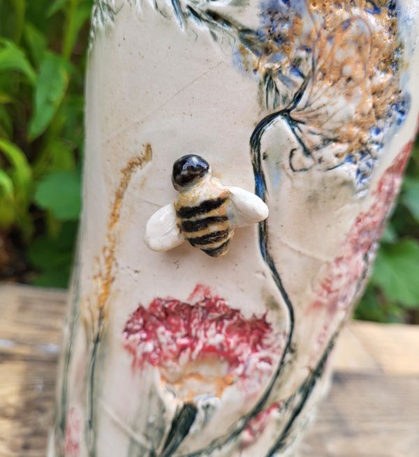 bumble bee on ceramic vase